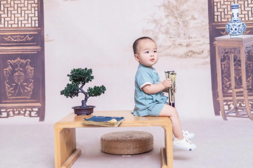 十堰宝宝眼睛肿是什么原因